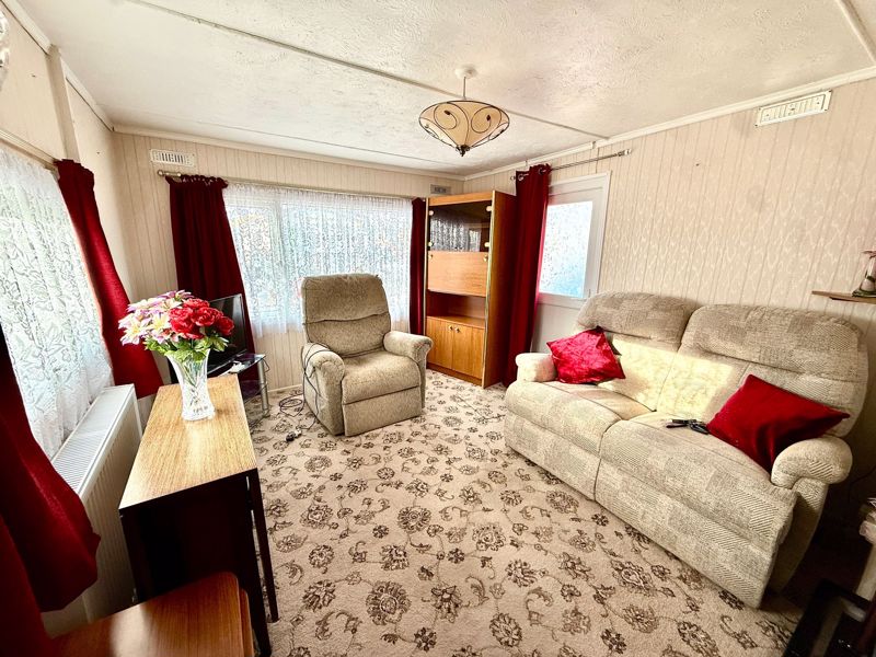 Folly Park High Street